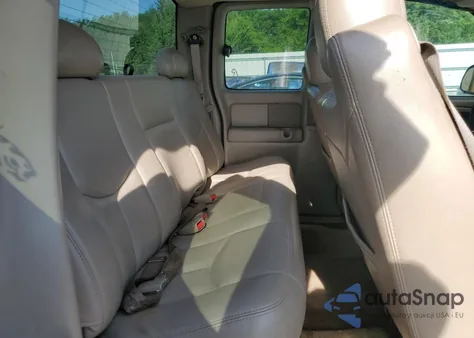 2004 GMC New Sierra C1500 z USA, uszkodzony, nr VIN 1GTEC19T24Z225568